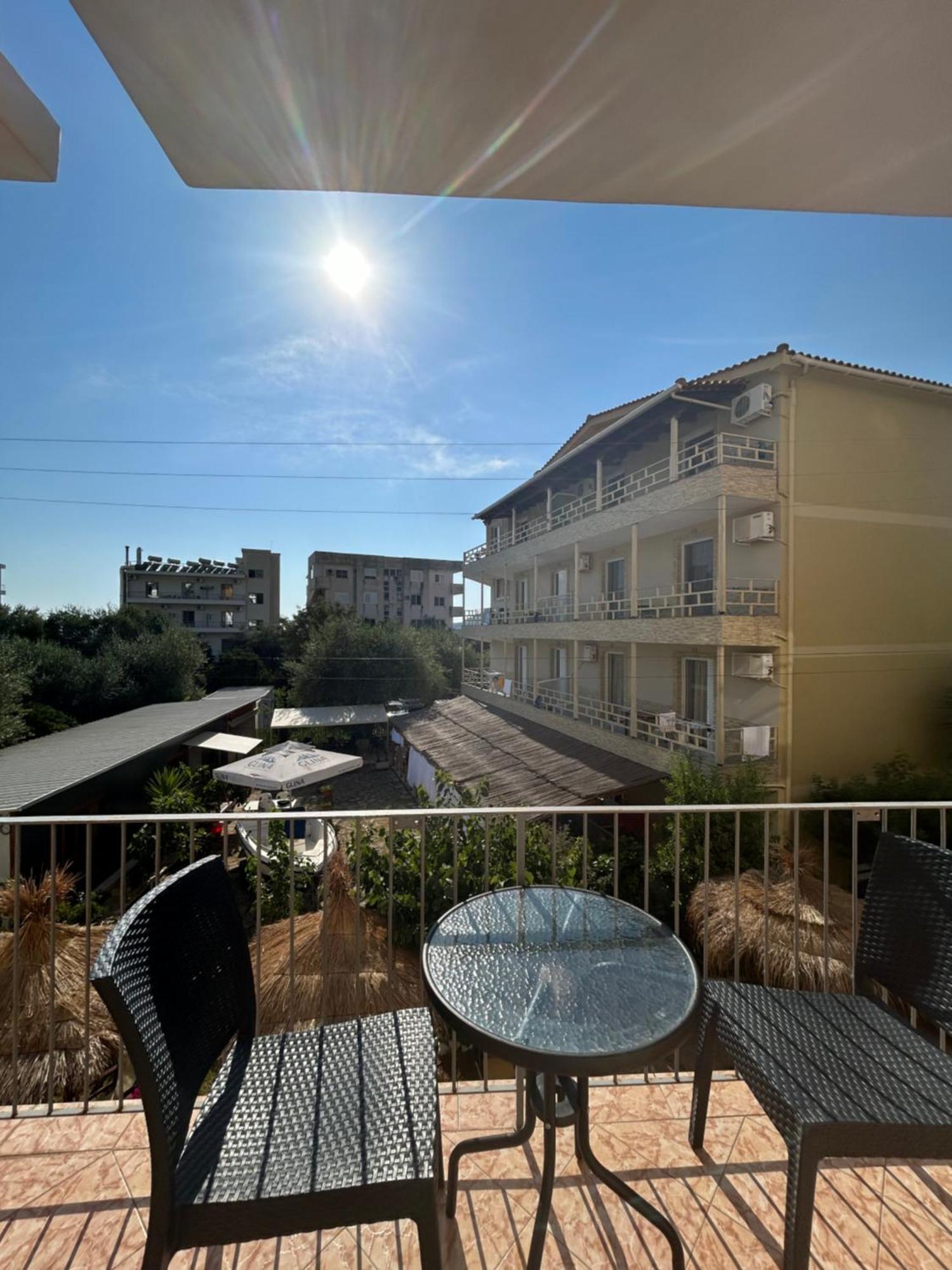 Areti Rooms Hotel Himare Buitenkant foto