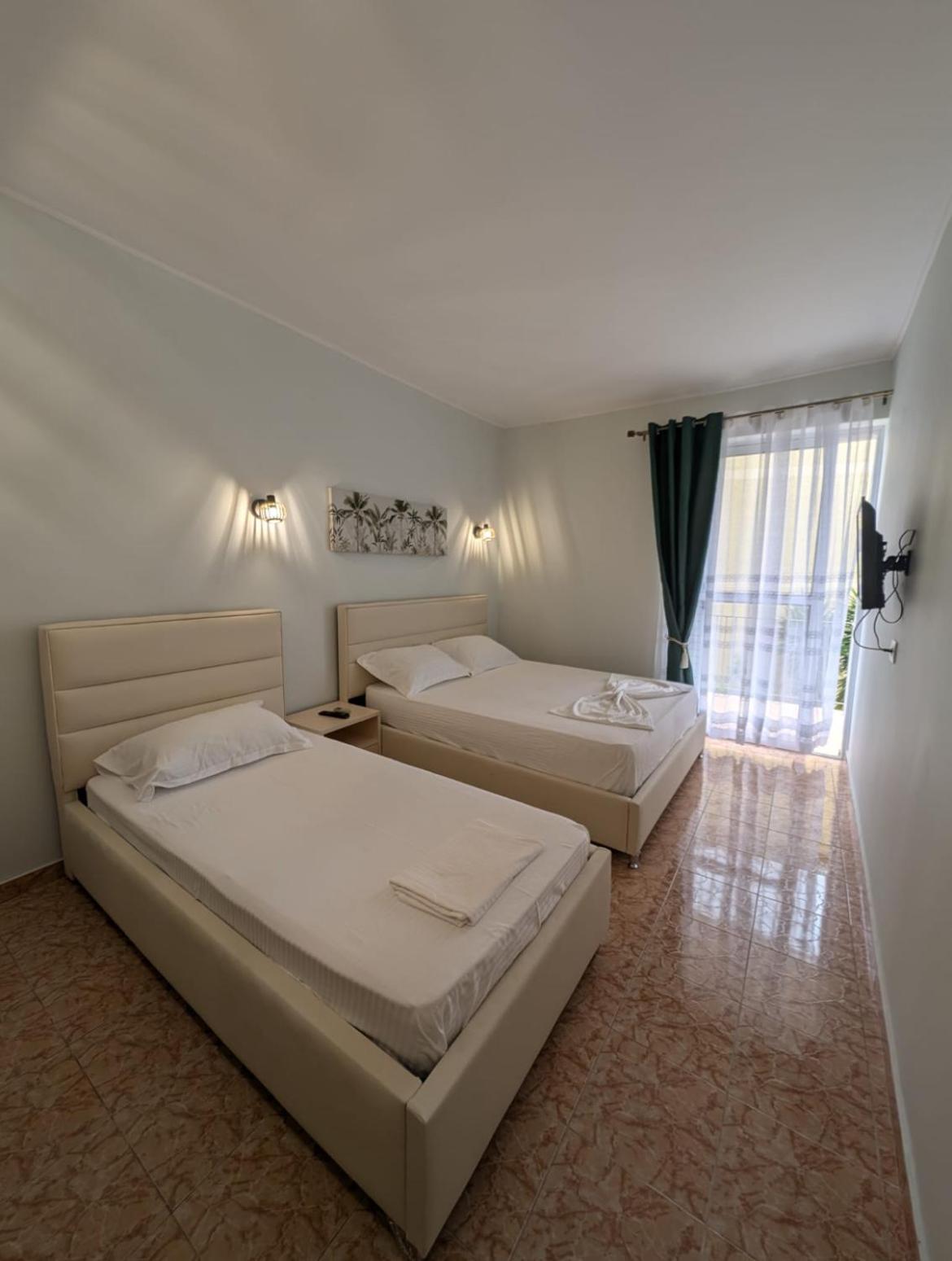 Areti Rooms Hotel Himare Buitenkant foto